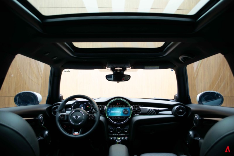 COOPER S E MULTITONE EDITION 184CV ELÉTRICO 2P AUTOMÁTICO - 2023 - GARIBALDI