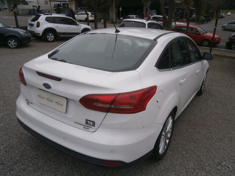 FOCUS 2.0 TITANIUM SEDAN 16V FLEX 4P AUTOMÁTICO - 2017 - FARROUPILHA