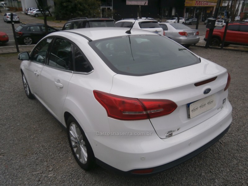 FOCUS 2.0 TITANIUM SEDAN 16V FLEX 4P AUTOMÁTICO - 2017 - FARROUPILHA