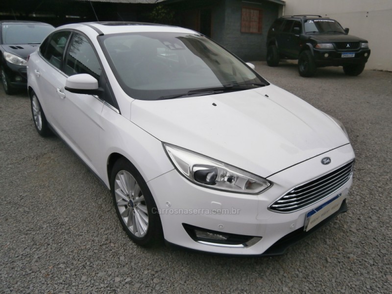 FOCUS 2.0 TITANIUM SEDAN 16V FLEX 4P AUTOMÁTICO - 2017 - FARROUPILHA