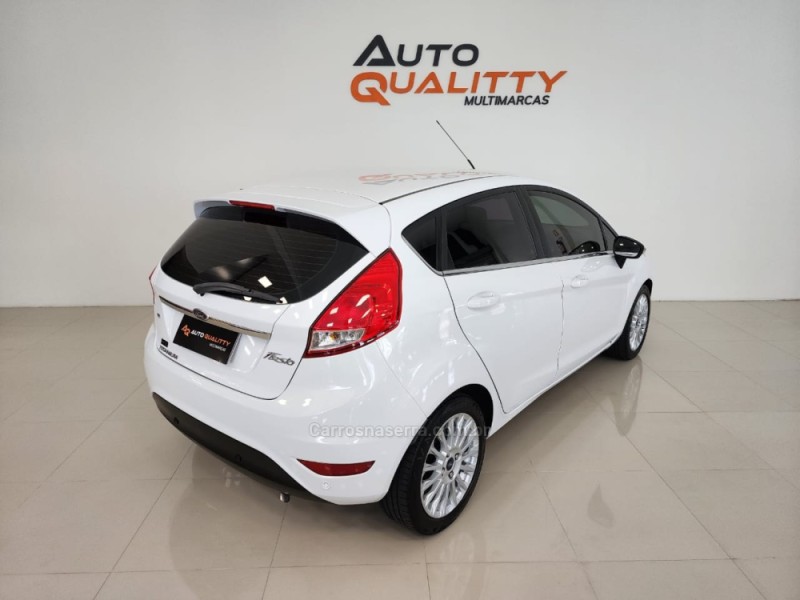 FIESTA 1.6 TITANIUM HATCH 16V FLEX 4P MANUAL - 2015 - CAXIAS DO SUL