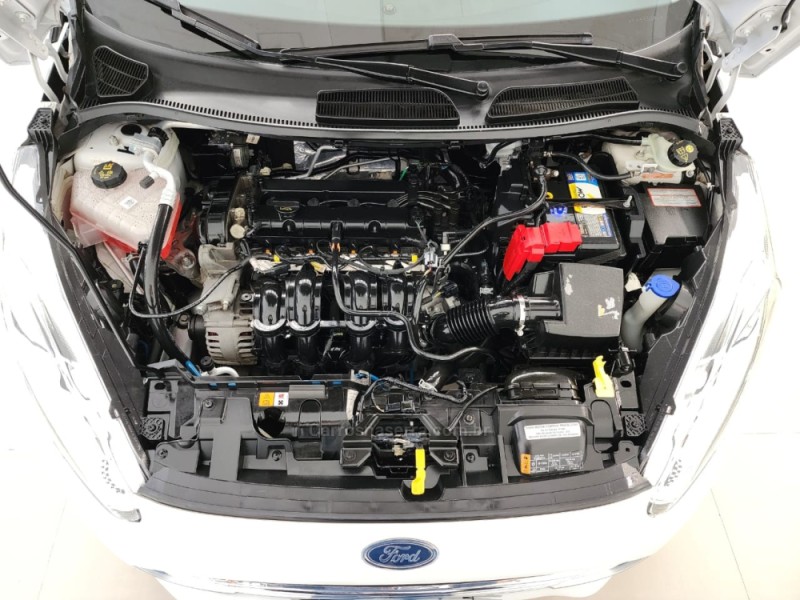 FIESTA 1.6 TITANIUM HATCH 16V FLEX 4P MANUAL - 2015 - CAXIAS DO SUL