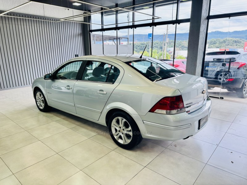 VECTRA 2.0 MPFI ELEGANCE 8V 140CV FLEX 4P AUTOMÁTICO - 2011 - DOIS IRMãOS