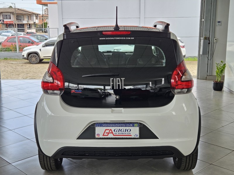 MOBI 1.0 TREKKING 8V FLEX 4P MANUAL - 2023 - TAPEJARA