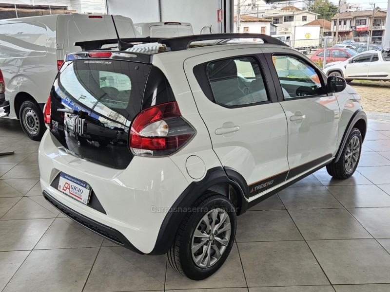 MOBI 1.0 TREKKING 8V FLEX 4P MANUAL - 2023 - TAPEJARA