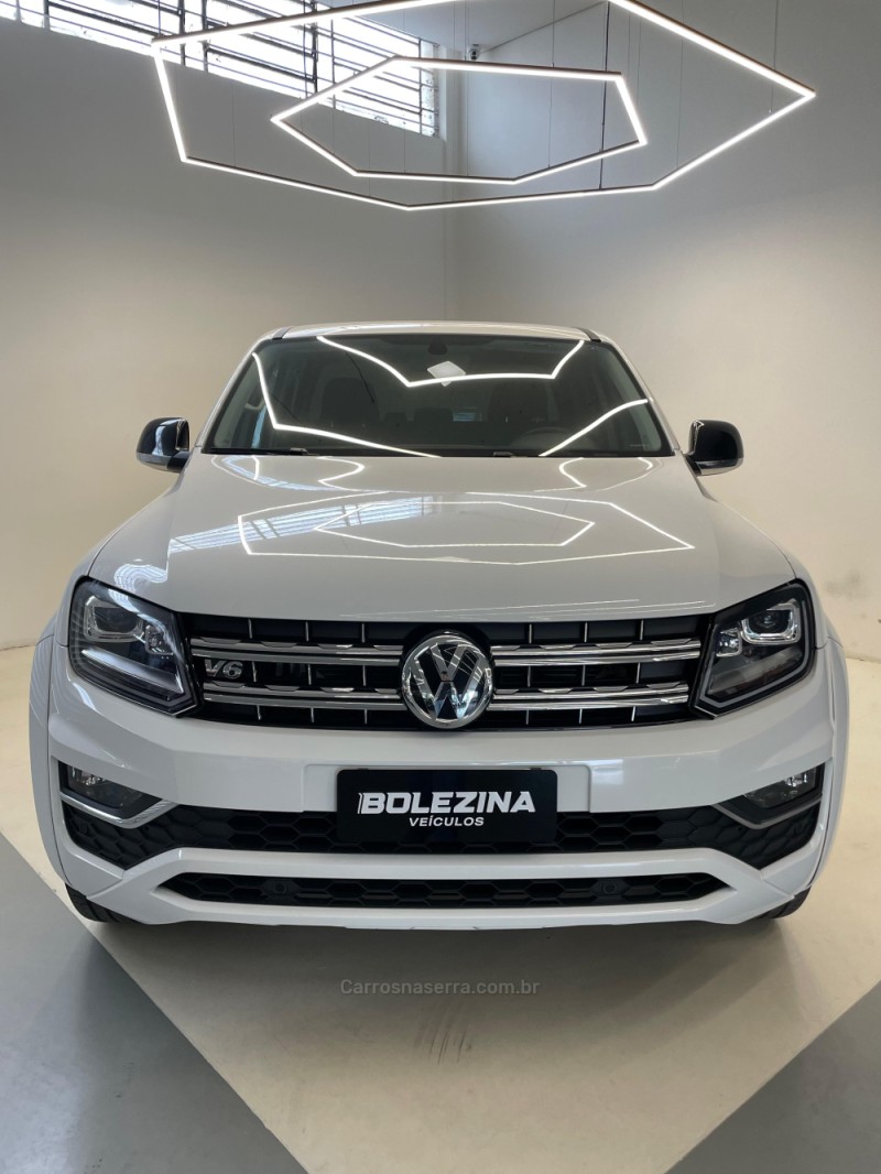 AMAROK 3.0 V6 TDI HIGHLINE CD DIESEL 4MOTION AUTOMÁTICO - 2023 - NOVO HAMBURGO