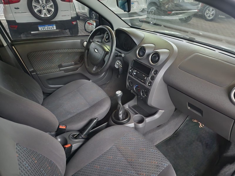 FIESTA 1.6 MPI CLASS HATCH 8V FLEX 4P MANUAL - 2005 - CAXIAS DO SUL