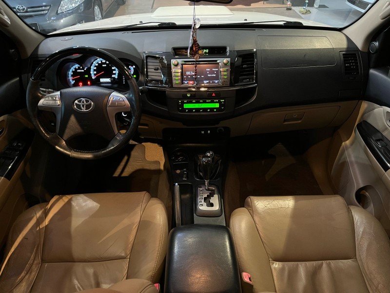 HILUX SW4 3.0 SRV 4X4 7 LUGARES 16V TURBO INTERCOOLER DIESEL 4P AUTOMÁTICO - 2014 - ANTôNIO PRADO