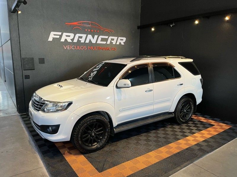 HILUX SW4 3.0 SRV 4X4 7 LUGARES 16V TURBO INTERCOOLER DIESEL 4P AUTOMÁTICO