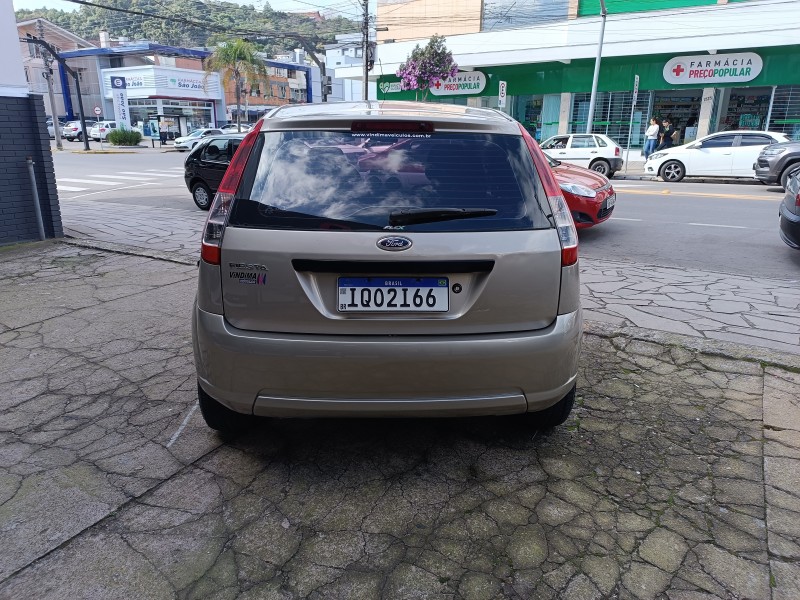 FIESTA 1.0 MPI TRAIL HATCH 8V FLEX 4P MANUAL - 2010 - FLORES DA CUNHA