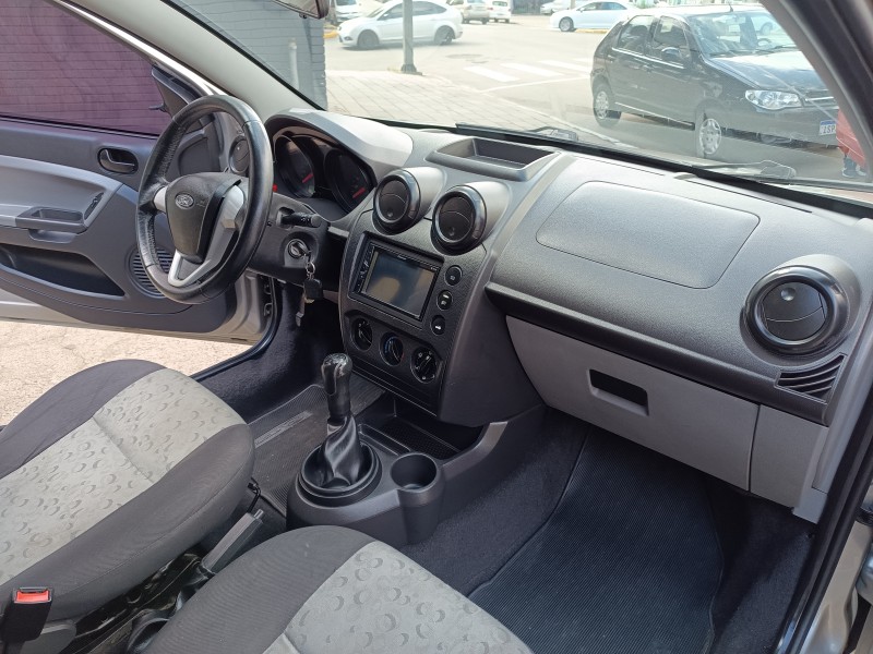 FIESTA 1.0 MPI TRAIL HATCH 8V FLEX 4P MANUAL - 2010 - FLORES DA CUNHA