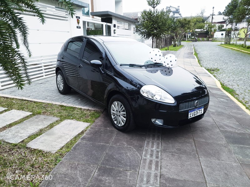 PUNTO 1.4 ATTRACTIVE 8V FLEX 4P MANUAL - 2011 - FARROUPILHA