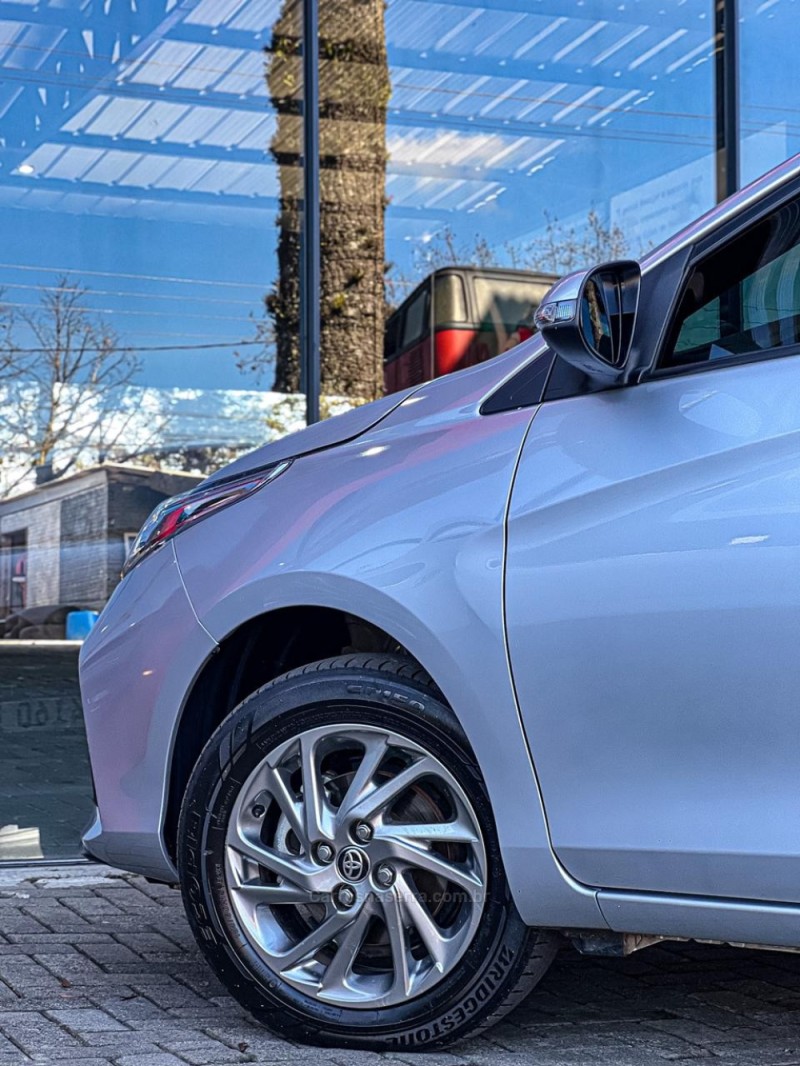 YARIS 1.5 XS 16V FLEX 4P AUTOMÁTICO - 2025 - CANELA