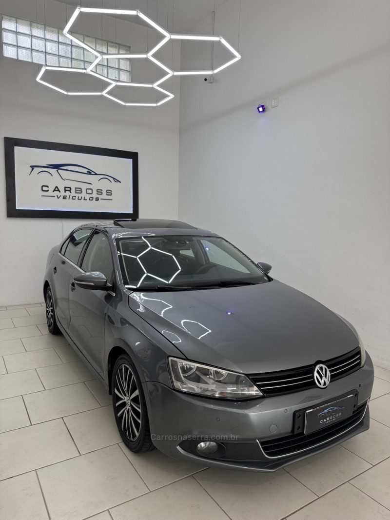 JETTA 2.0 TSI HIGHLINE 200CV GASOLINA 4P TIPTRONIC - 2012 - CAXIAS DO SUL
