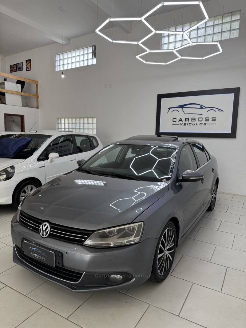 JETTA 2.0 TSI HIGHLINE 200CV GASOLINA 4P TIPTRONIC - 2012 - CAXIAS DO SUL