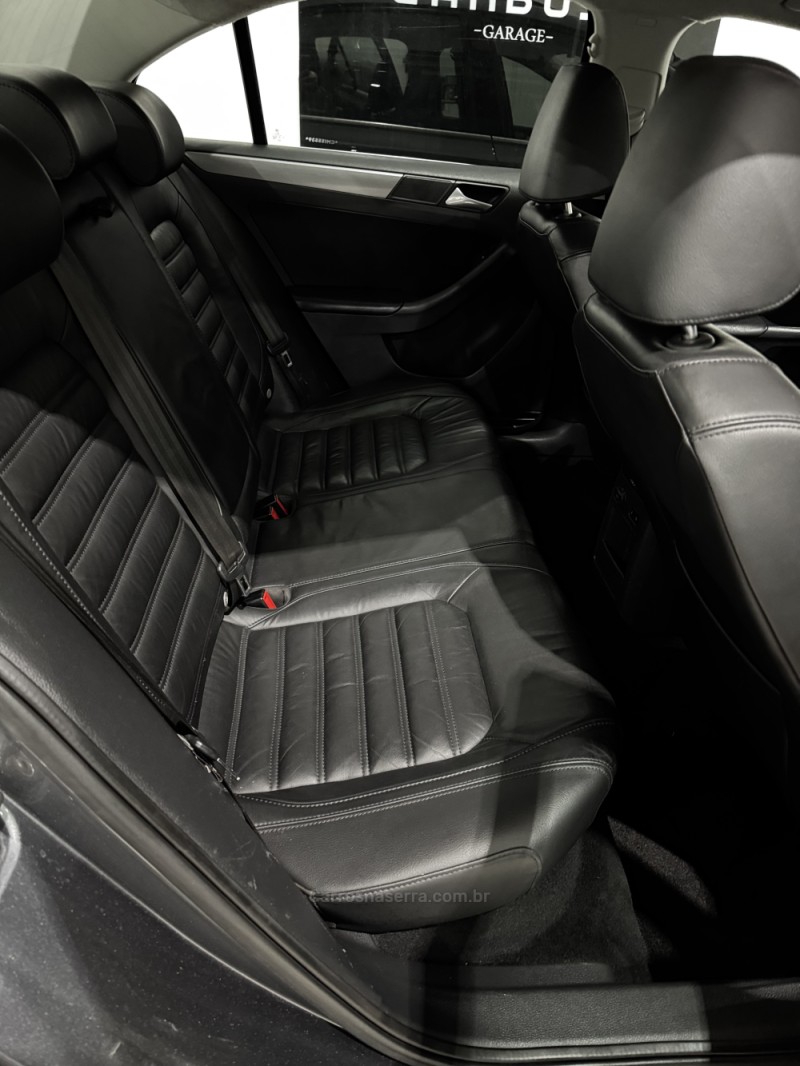 JETTA 2.0 TSI HIGHLINE 200CV GASOLINA 4P TIPTRONIC - 2012 - CAXIAS DO SUL