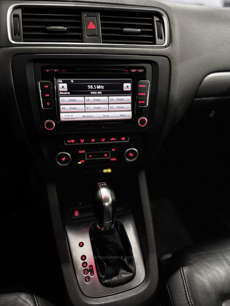 JETTA 2.0 TSI HIGHLINE 200CV GASOLINA 4P TIPTRONIC - 2012 - CAXIAS DO SUL