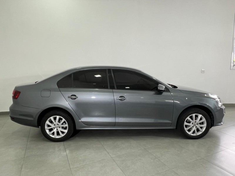 JETTA 1.4 16V TSI TRENDLINE GASOLINA 4P TIPTRONIC - 2017 - FARROUPILHA