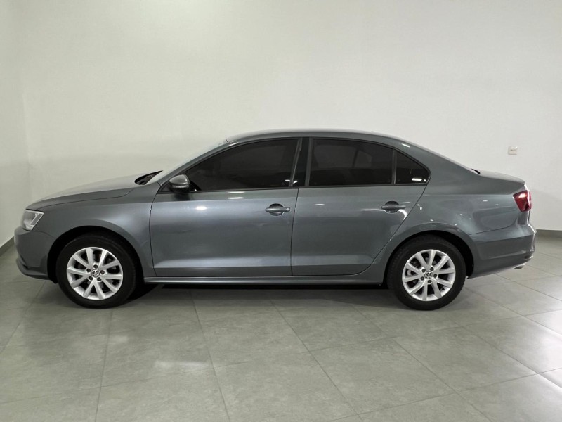 JETTA 1.4 16V TSI TRENDLINE GASOLINA 4P TIPTRONIC - 2017 - FARROUPILHA