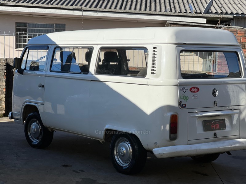 KOMBI 1.6 LUXO 8V GASOLINA 3P MANUAL - 2004 - CAXIAS DO SUL