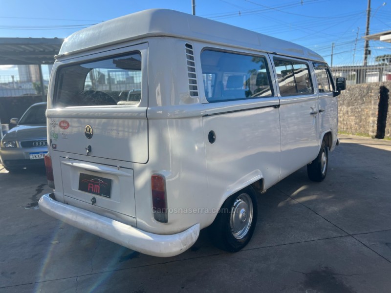 KOMBI 1.6 LUXO 8V GASOLINA 3P MANUAL - 2004 - CAXIAS DO SUL