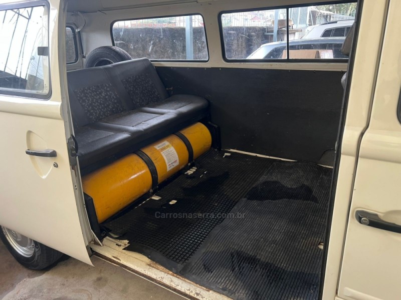 KOMBI 1.6 LUXO 8V GASOLINA 3P MANUAL - 2004 - CAXIAS DO SUL