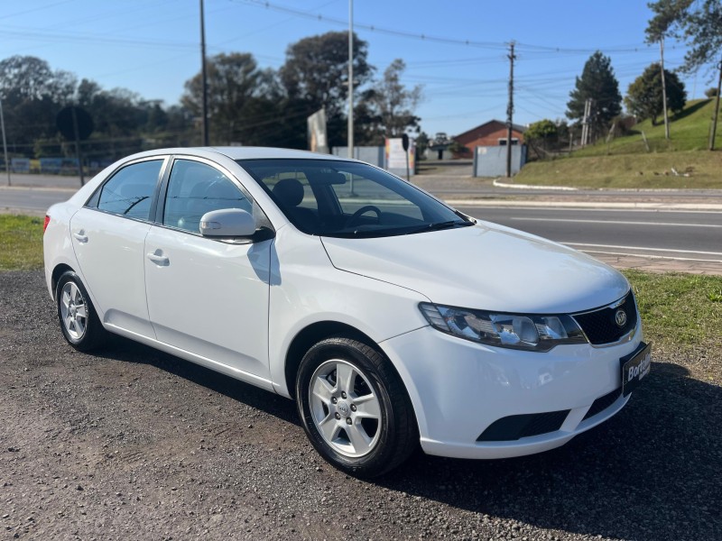 CERATO 1.6 EX2 SEDAN 16V GASOLINA 4P MANUAL - 2010 - FARROUPILHA