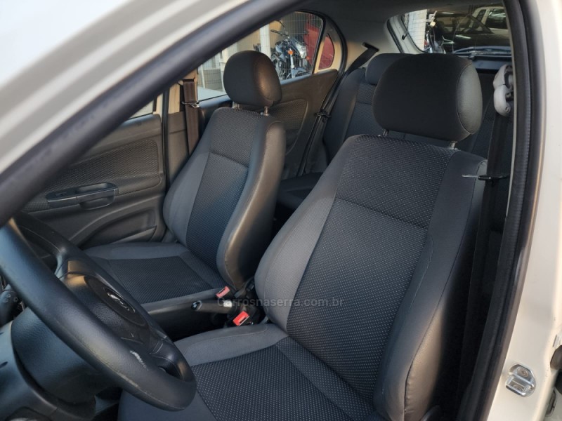 GOL 1.0 MI TRENDLINE 8V FLEX 4P MANUAL - 2015 - VACARIA