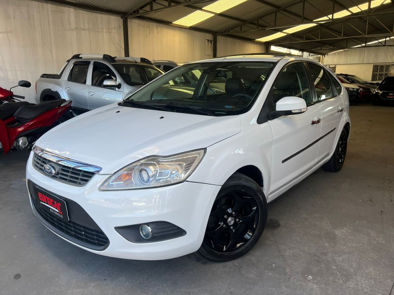 FOCUS 2.0 TITANIUM HATCH 16V FLEX 4P AUTOMÁTICO