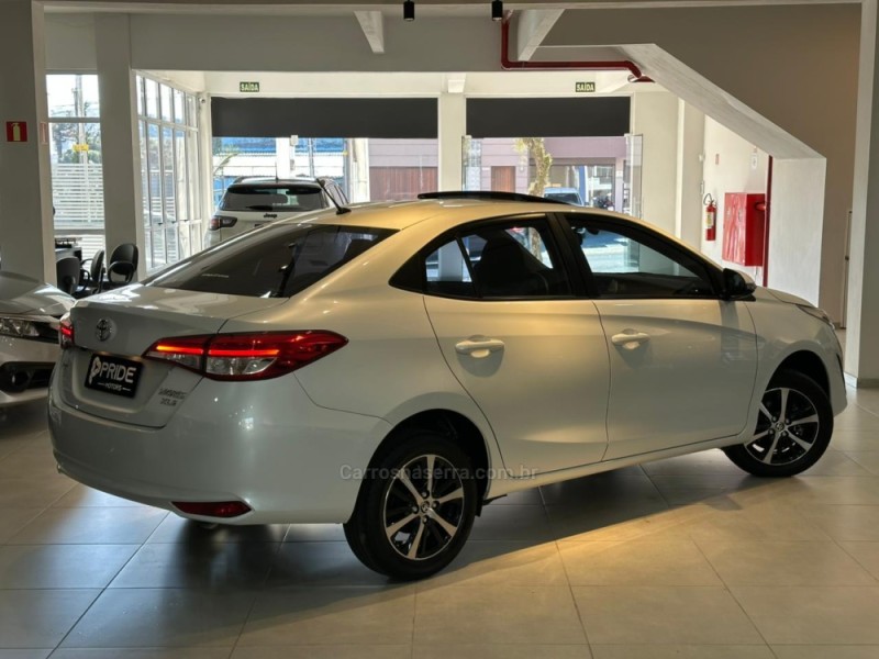 YARIS 1.5 XLS SEDAN 16V FLEX 4P AUTOMÁTICO - 2022 - CAXIAS DO SUL