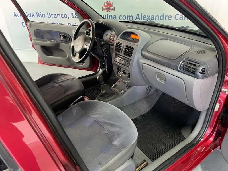 CLIO 1.0 RT SEDAN 16V GASOLINA 4P MANUAL - 2001 - CAXIAS DO SUL