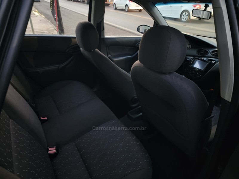 FOCUS 1.6 SE 8V FLEX 4P MANUAL - 2004 - VACARIA