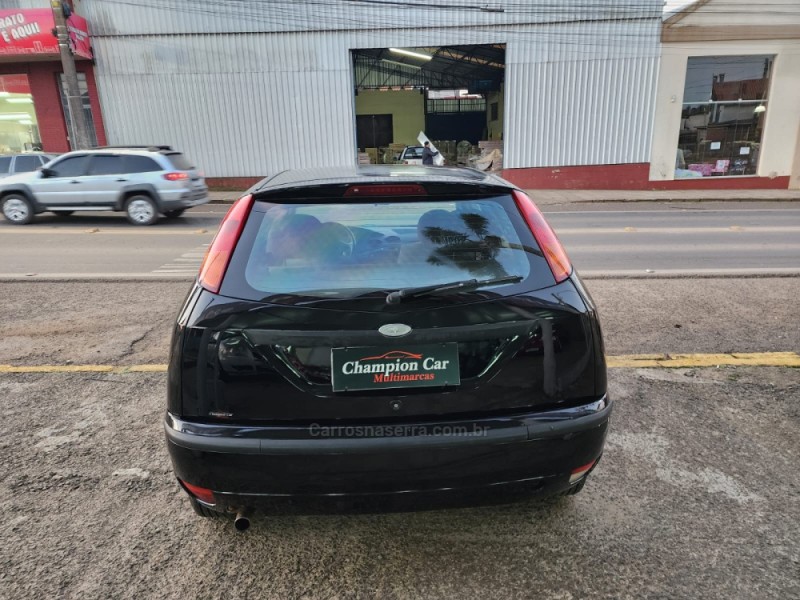 FOCUS 1.6 SE 8V FLEX 4P MANUAL - 2004 - VACARIA