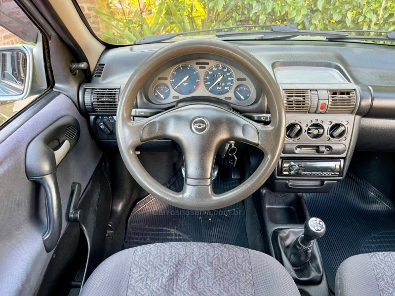 CORSA 1.0 MPFI CLASSIC SEDAN LIFE 8V FLEX 4P MANUAL - 2003 - ROLANTE