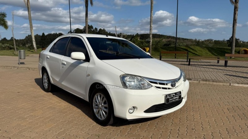 etios 1.5 xls sedan 16v flex 4p manual 2013 dois irmaos