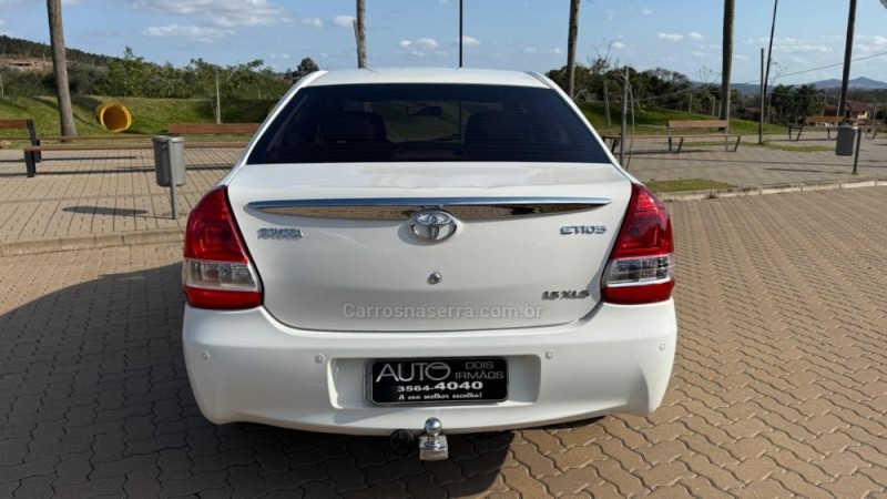 ETIOS 1.5 XLS SEDAN 16V FLEX 4P MANUAL - 2013 - DOIS IRMãOS