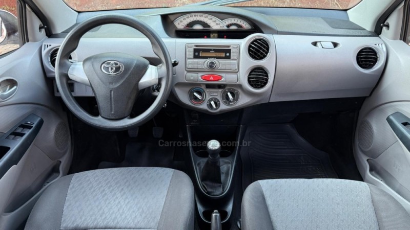 ETIOS 1.5 XLS SEDAN 16V FLEX 4P MANUAL - 2013 - DOIS IRMãOS