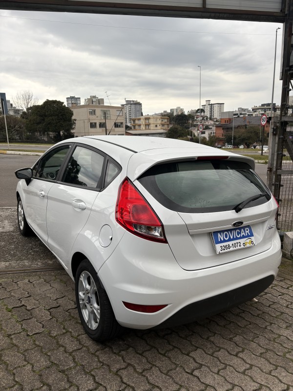 FIESTA 1.5 SE HATCH 16V FLEX 4P MANUAL - 2015 - FARROUPILHA
