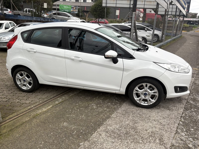 FIESTA 1.5 SE HATCH 16V FLEX 4P MANUAL - 2015 - FARROUPILHA