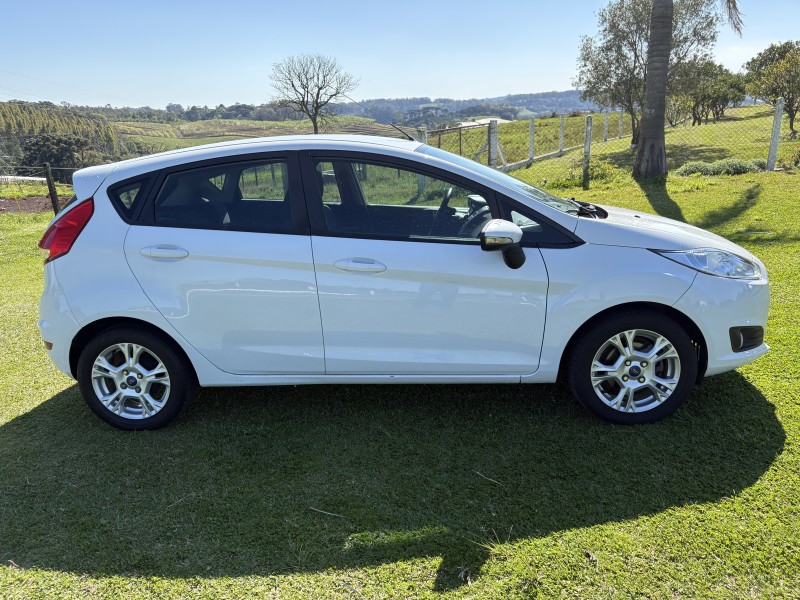 FIESTA 1.5 SE HATCH 16V FLEX 4P MANUAL - 2015 - FARROUPILHA