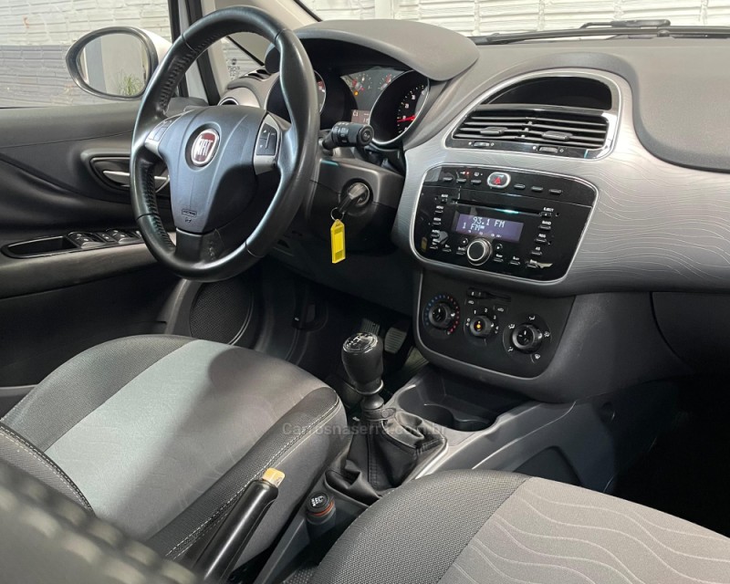 PUNTO 1.4 ATTRACTIVE ITALIA 8V FLEX 4P MANUAL - 2015 - VACARIA