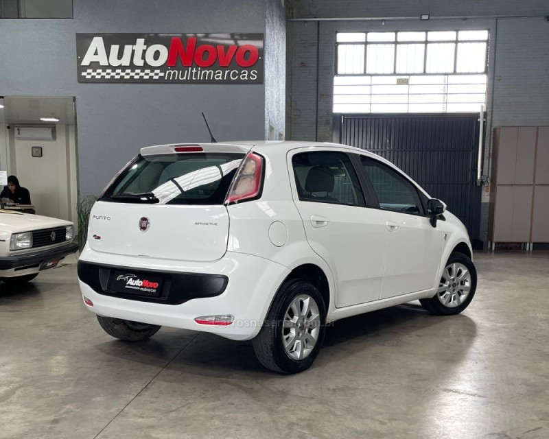 PUNTO 1.4 ATTRACTIVE ITALIA 8V FLEX 4P MANUAL - 2015 - VACARIA