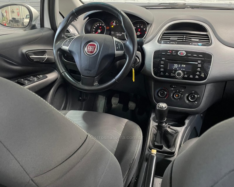PUNTO 1.4 ATTRACTIVE ITALIA 8V FLEX 4P MANUAL - 2015 - VACARIA
