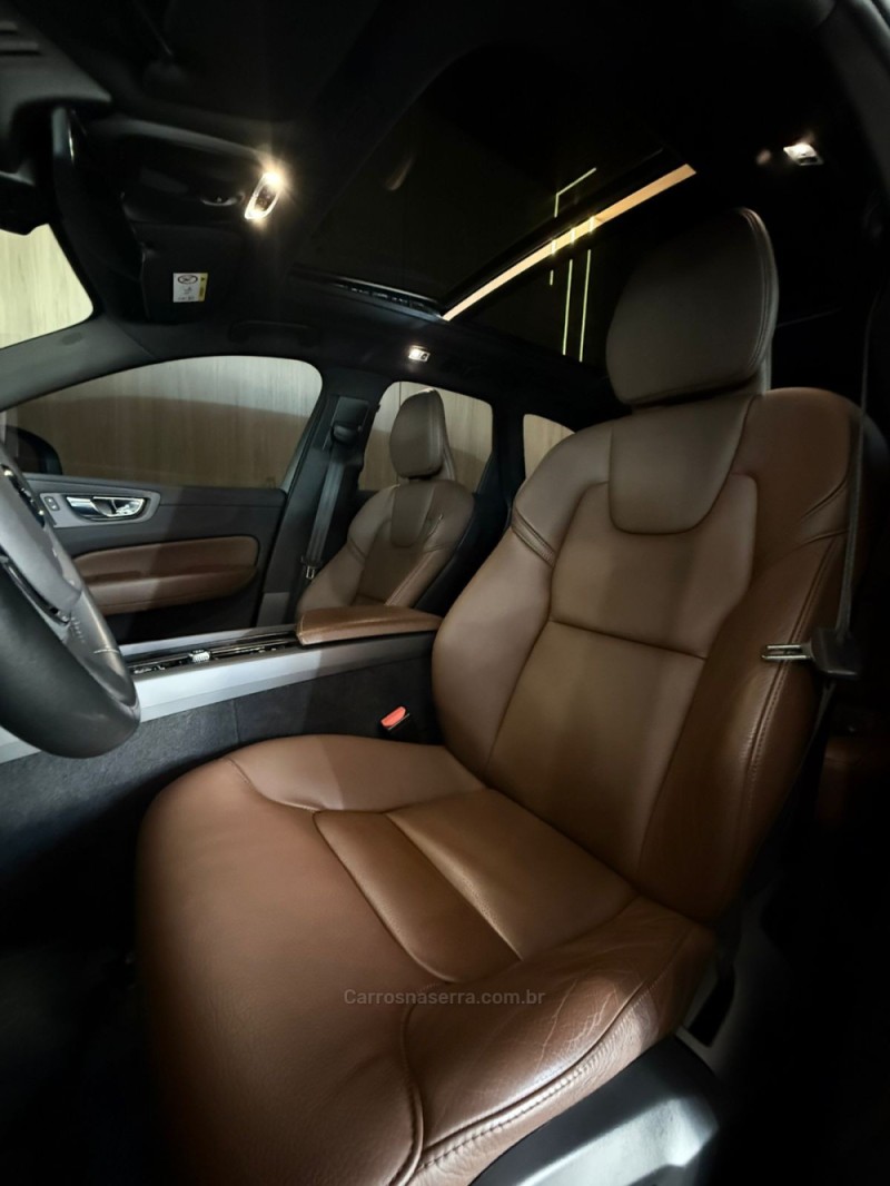 XC60 2.0 T8 MOMENTUM HYBRID GASOLINA 4P AUTOMÁTICO - 2021 - LAJEADO