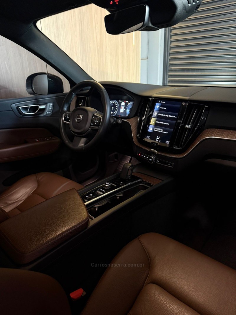 XC60 2.0 T8 MOMENTUM HYBRID GASOLINA 4P AUTOMÁTICO - 2021 - LAJEADO