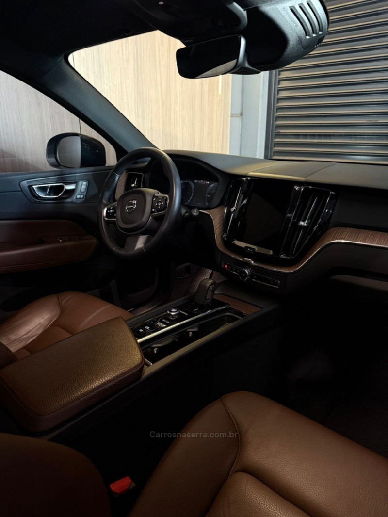 XC60 2.0 T8 MOMENTUM HYBRID GASOLINA 4P AUTOMÁTICO - 2021 - LAJEADO