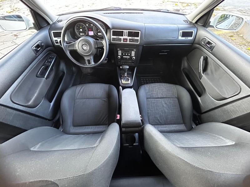 BORA 2.0 MI 8V FLEX 4P AUTOMÁTICO - 2010 - TRêS COROAS