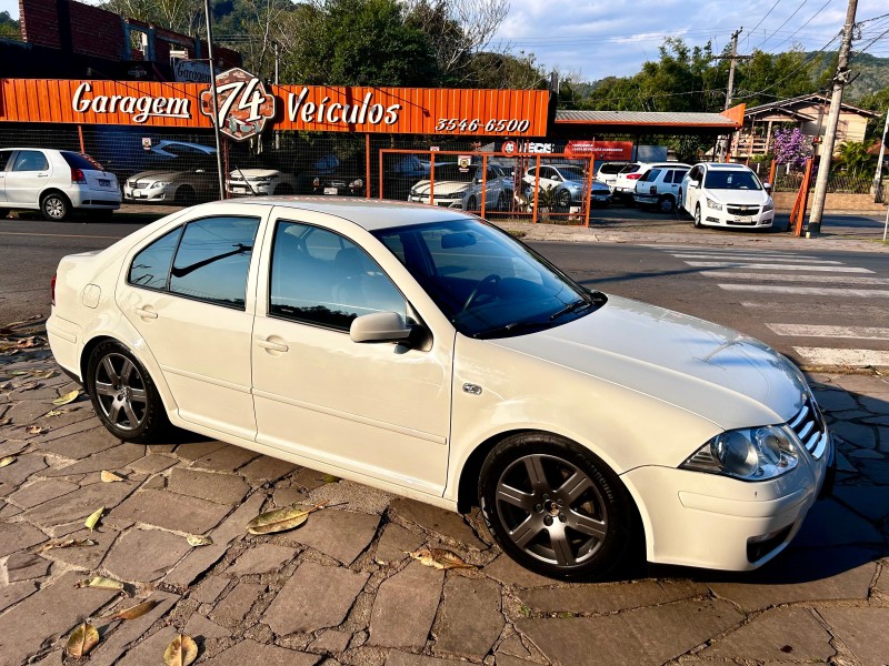 BORA 2.0 MI 8V FLEX 4P AUTOMÁTICO - 2010 - TRêS COROAS