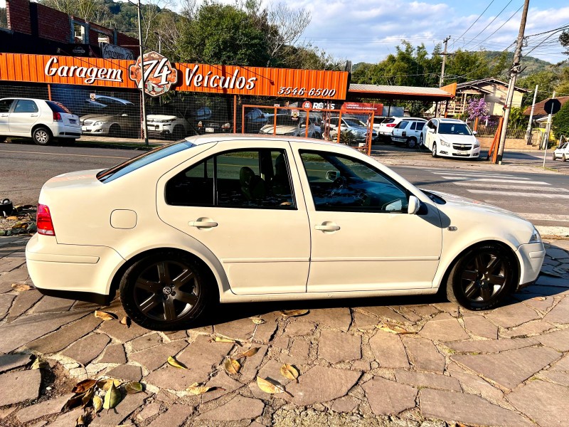 BORA 2.0 MI 8V FLEX 4P AUTOMÁTICO - 2010 - TRêS COROAS