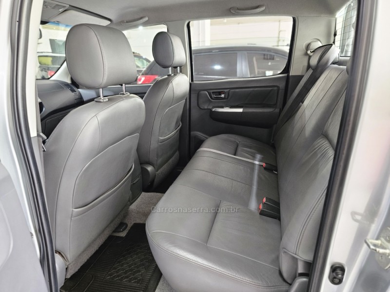 HILUX 2.7 SRV 4X4 CD 16V FLEX 4P AUTOMÁTICO - 2012 - SAPUCAIA DO SUL
